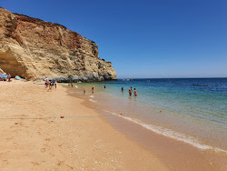 Foto av Benagil strand och dess vackra landskap