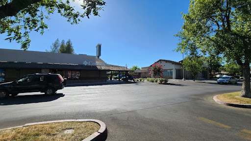 Shopping Mall «Fig Garden Village Shopping Center», reviews and photos, 790 W Shaw Ave, Fresno, CA 93704, USA