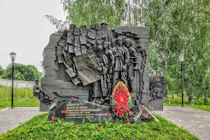 Памятник жертвам немецкого пересыльного лагеря «Дулаг-184» image