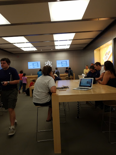 Computer Store «Apple Reston», reviews and photos, 11949 Market St, Reston, VA 20190, USA