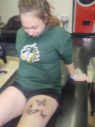 Tattoo Shop «Under the Gun Tattoo Studio», reviews and photos, 3998 Alum Creek Dr, Columbus, OH 43207, USA