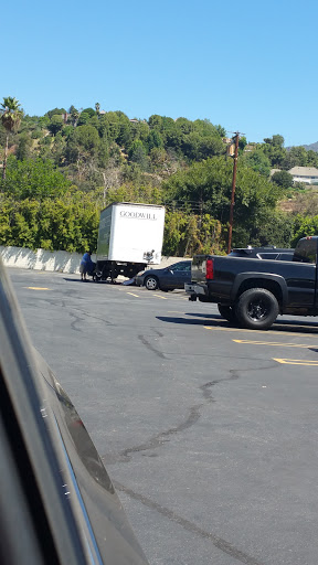 Goodwill Drop Off, 211 E Foothill Blvd, Arcadia, CA 91006, USA, 