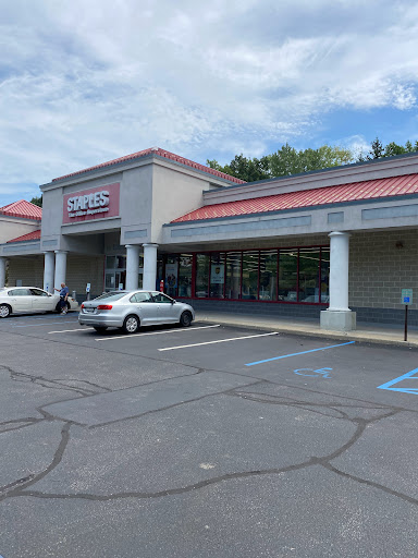 Office Supply Store «Staples», reviews and photos, 350 N Bedford Rd, Mt Kisco, NY 10549, USA
