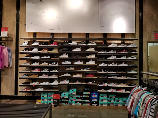 Shopping Mall «Cape Cod Mall», reviews and photos, 769 Iyannough Rd, Hyannis, MA 02601, USA