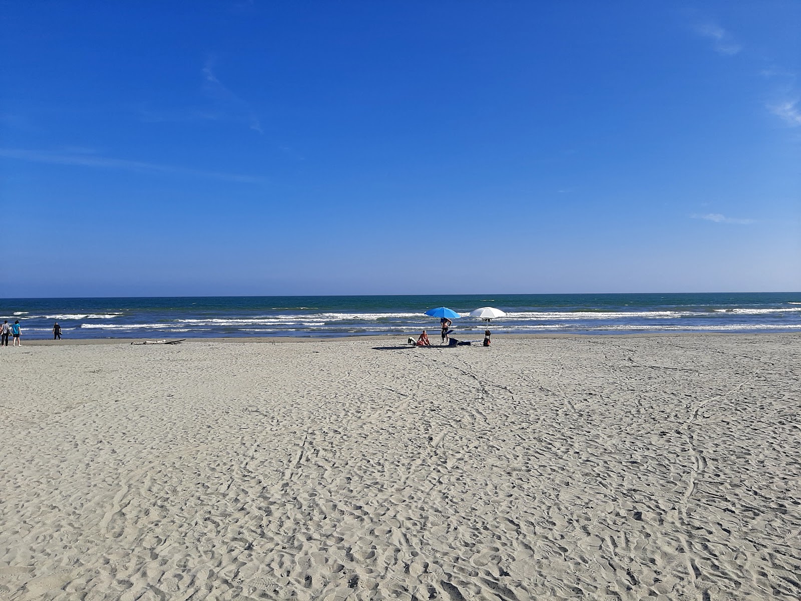 Zdjęcie Spiaggia Delle Conchiglie z proste i długie