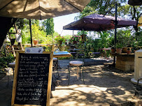 Atmosphère du Restaurant méditerranéen Un restaurant d'extérieur éco-responsable près de Sauve et Quissac : SOUS LE CHENE à Corconne - n°4