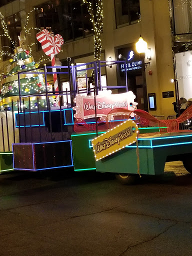 Shopping Mall «900 North Michigan Shops», reviews and photos, 900 N Michigan Ave, Chicago, IL 60611, USA