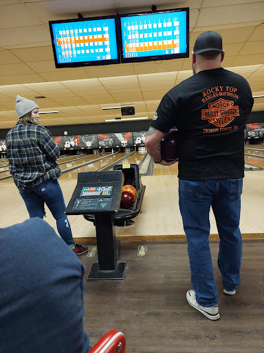 Bowling Alley «AMF Hall Of Fame Lanes», reviews and photos, 5155 Tuscarawas St W, Canton, OH 44708, USA