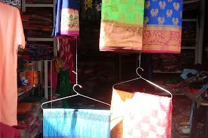 Komal Readymade, कापड दुकान image