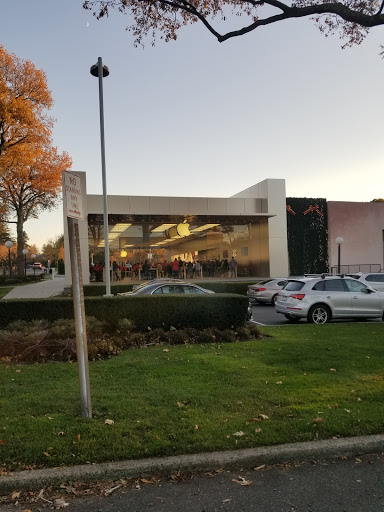 Computer Store «Apple Manhasset», reviews and photos, 1900 Northern Blvd, Manhasset, NY 11030, USA