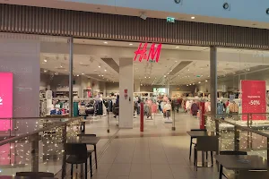 H&M image