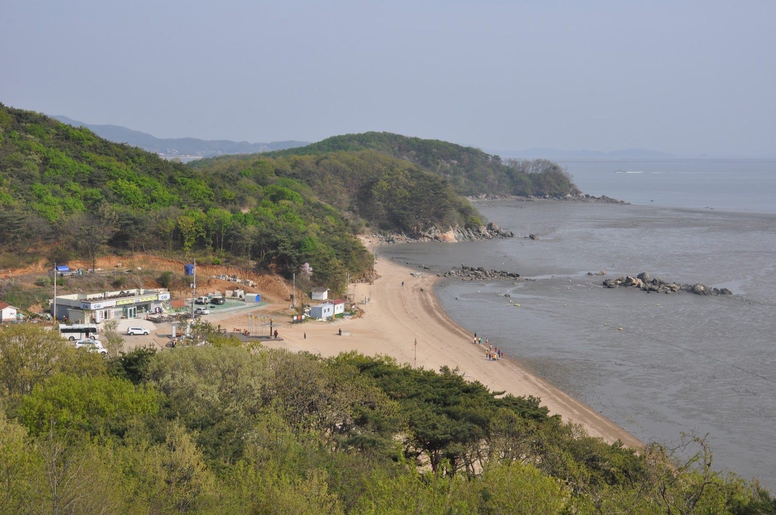 Foto de Minmeoru Beach com praia espaçosa