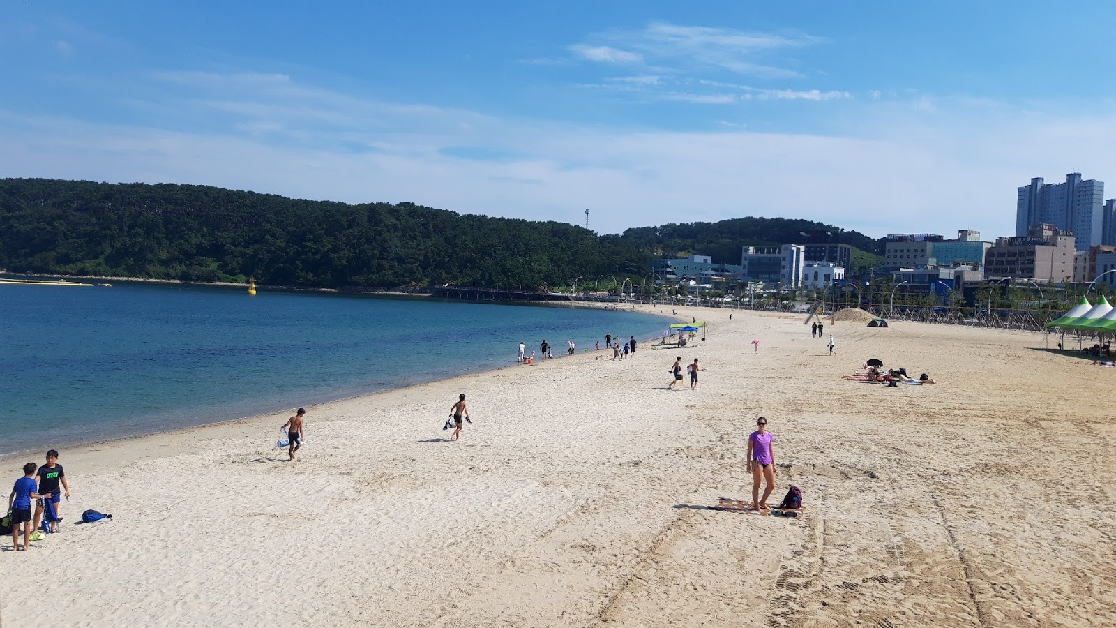 Zdjęcie Ilsan Beach z powierzchnią beżowy piasek