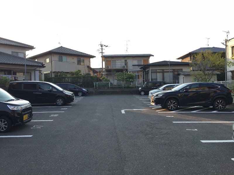 古賀ゴルフ場バス停前 日吉２丁目月極駐車場