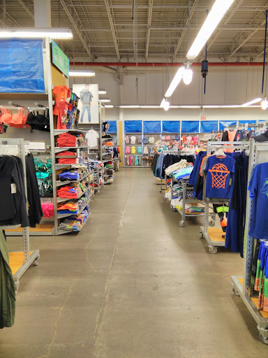 Clothing Store «Old Navy», reviews and photos, 13915 20th Ave, College Point, NY 11356, USA