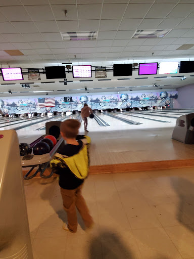 Bowling Alley «Striking Lanes Bowling», reviews and photos, 1535 Old Us 23, Hartland, MI 48353, USA