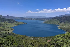 Mirador Laguna De Ayarza image