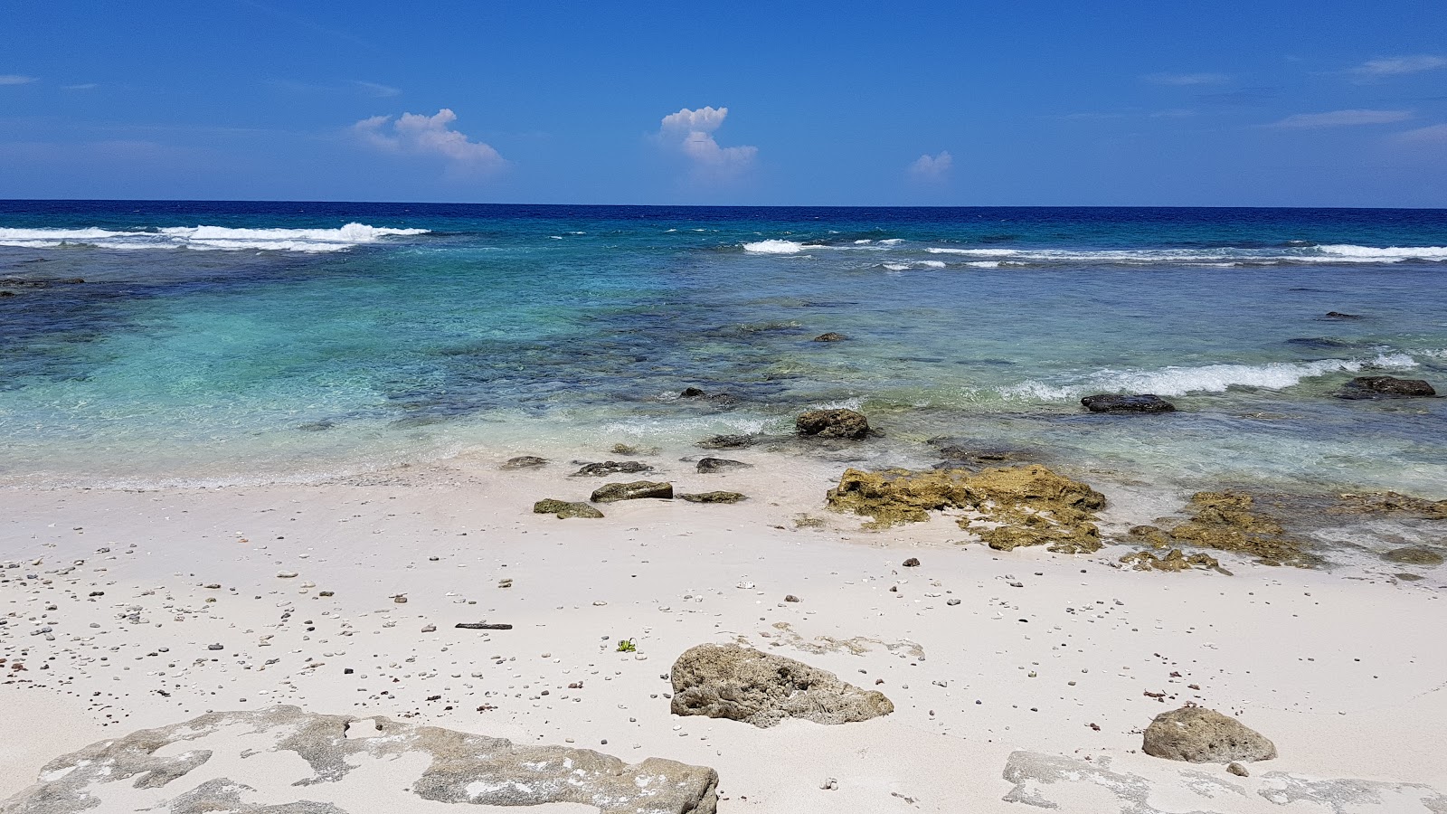 Foto van Neregando Beach met turquoise puur water oppervlakte