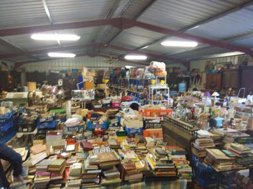 Magasin d'antiquités L'hangar Omont