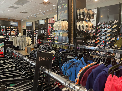 Shoe Store «Foot Locker», reviews and photos, 990 Gulfgate Center Mall, Houston, TX 77087, USA