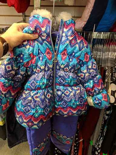 Consignment Shop «Green Kids Resale», reviews and photos, 833 E Rollins Rd, Round Lake Beach, IL 60073, USA