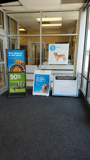Pet Supply Store «Petco Animal Supplies», reviews and photos, 1400f 75th St, Downers Grove, IL 60516, USA