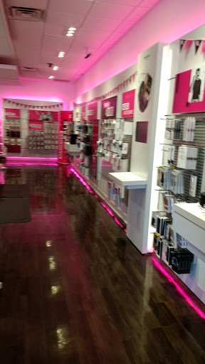 Cell Phone Store «T-Mobile», reviews and photos, 10319 W Broad St, Glen Allen, VA 23060, USA