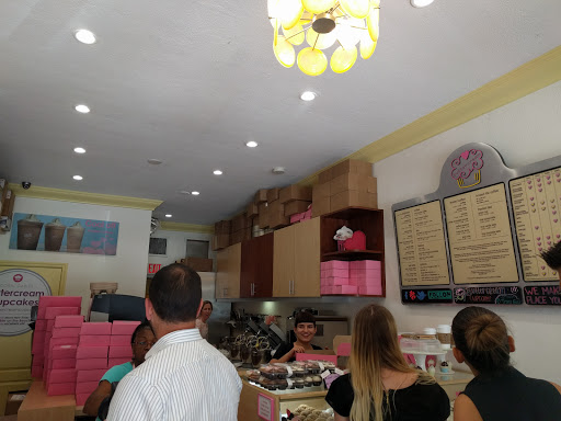 Bakery «Buttercream Cupcakes & Coffee», reviews and photos, 1411 Sunset Dr, Coral Gables, FL 33143, USA