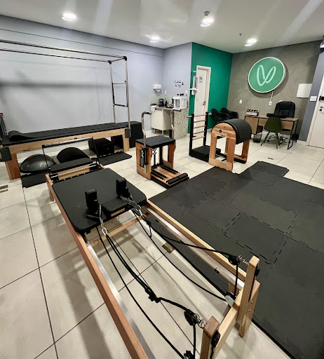 Logo da empresa - VOLL PILATES STUDIOS VILA MATHIAS