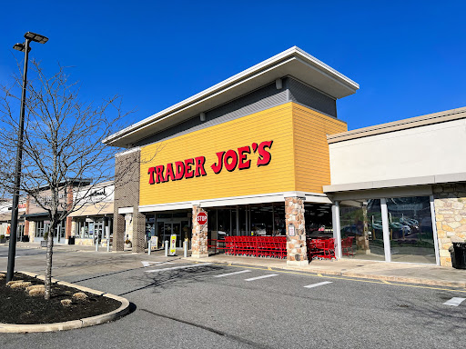 Shopping Mall «Gateway Shopping Center», reviews and photos, 221 E Swedesford Rd, Wayne, PA 19087, USA