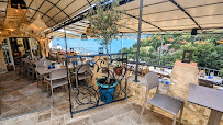 Atmosphère du Restaurant Le Rhumarin à Sainte-Croix-du-Verdon - n°11