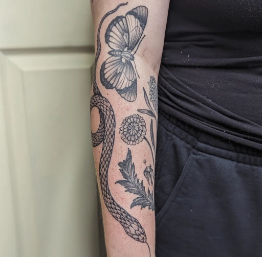 Explore wedding finger tattoo ideas, creative tattoo ideas in Athens, available at Pain and Wonder Tattoo and Piercing Studio