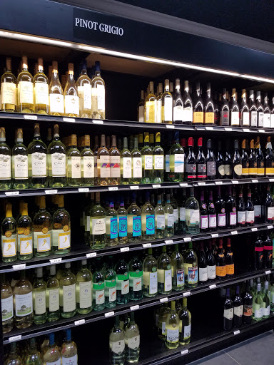 Liquor Store «Enfield Liquor and Wine», reviews and photos, 920 Enfield St, Enfield, CT 06082, USA