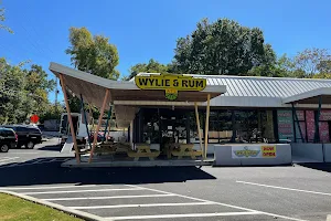 Wylie & Rum Island Bar and Grill image