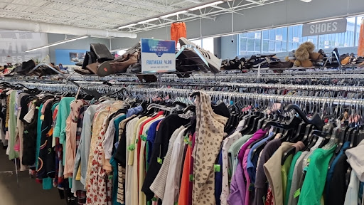 Clothing Store «Goodwill», reviews and photos, 9419-9421 Shelbyville Rd, Louisville, KY 40223, USA