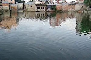 Shah Kabir Mazar Pond image