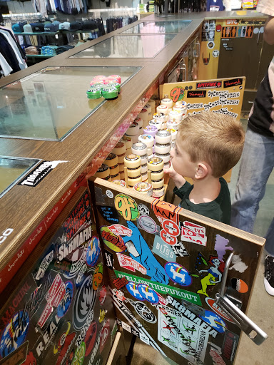 Clothing Store «Active Ride Shop», reviews and photos, 24175 Magic Mountain Pkwy, Valencia, CA 91355, USA