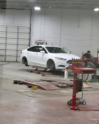 Tire Shop «Discount Tire Store - Joliet, IL», reviews and photos, 1719 W Jefferson St, Joliet, IL 60435, USA