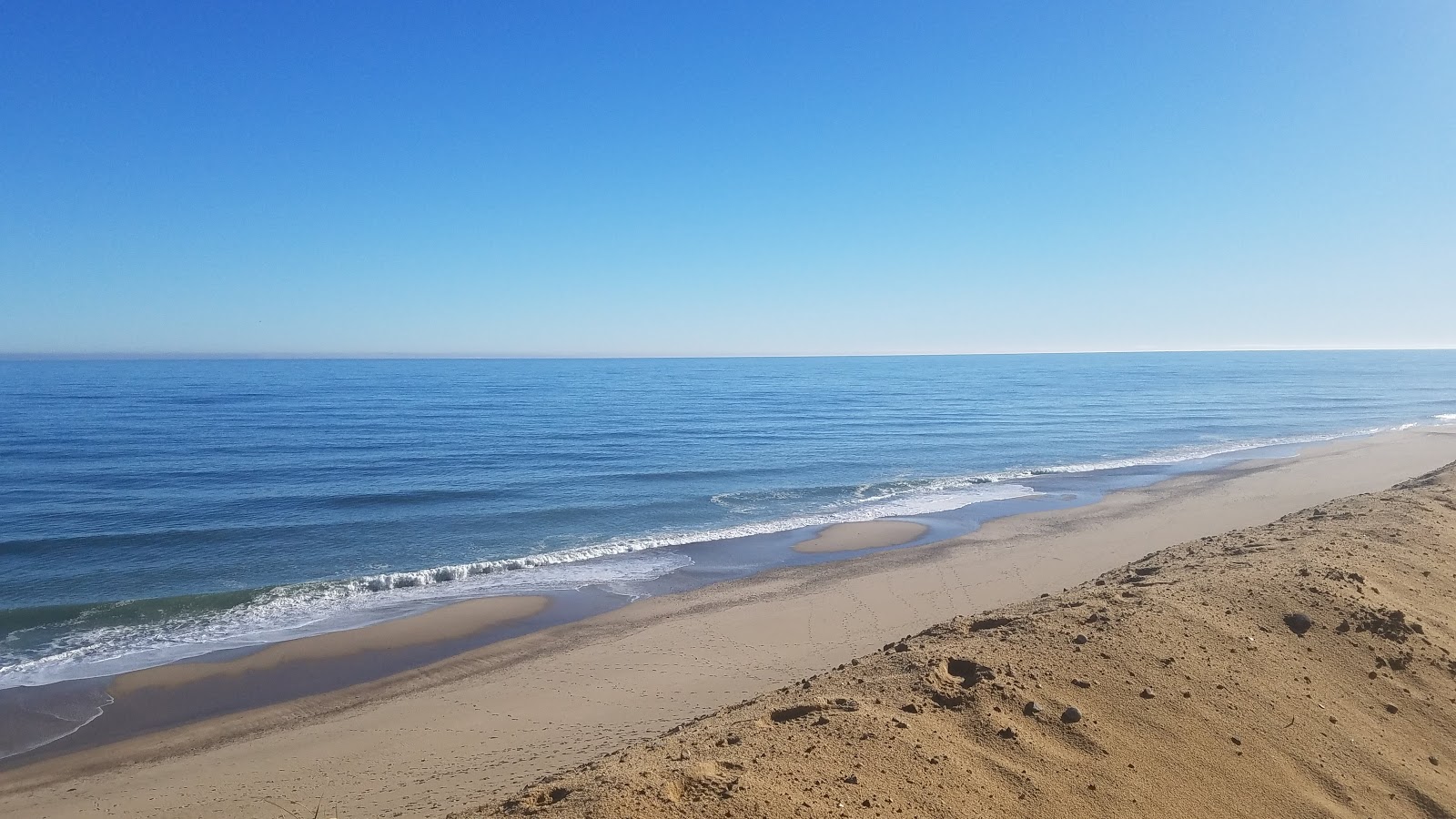 Fotografie cu Cahoon Hollow beach - locul popular printre cunoscătorii de relaxare