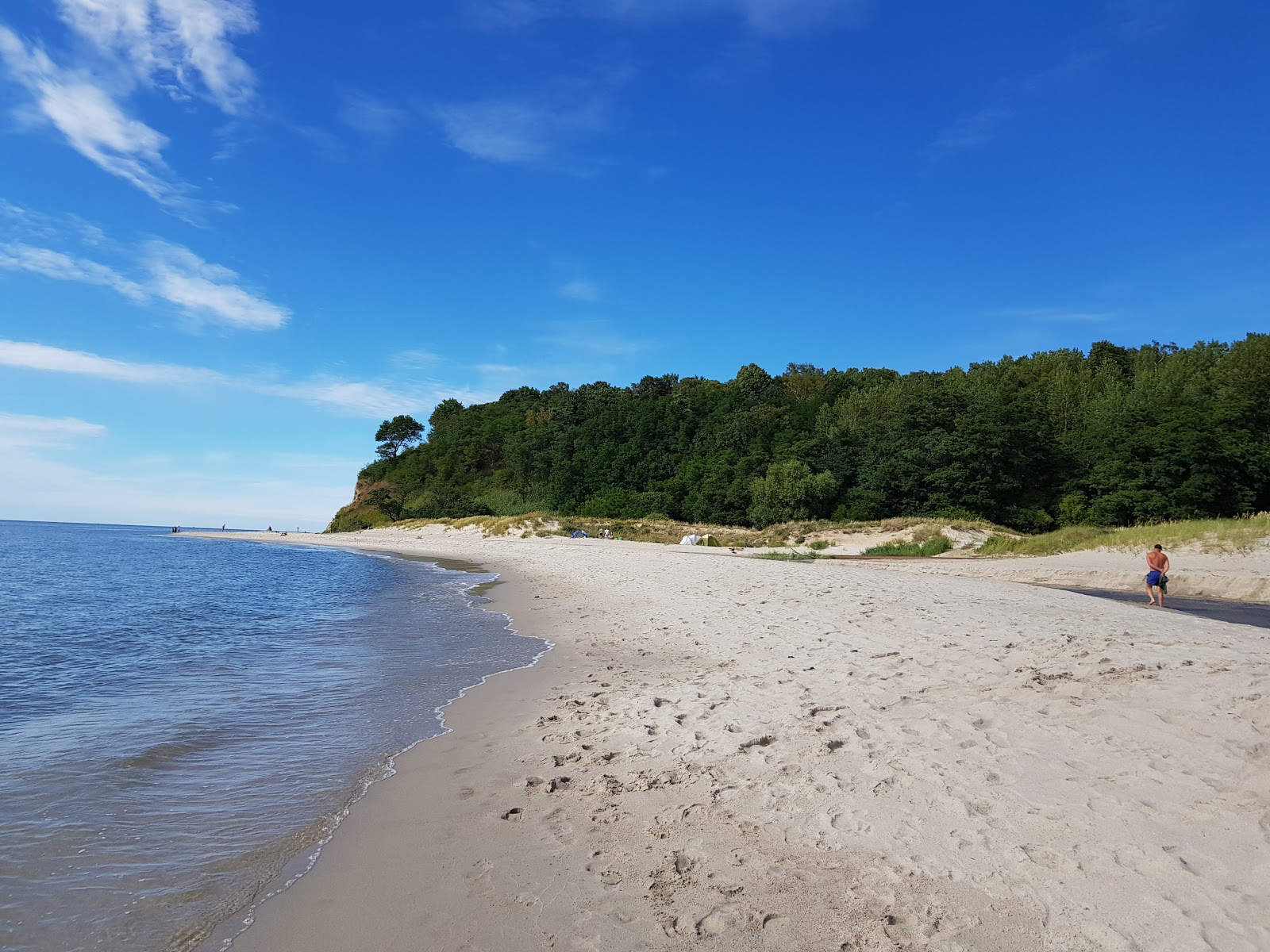 Φωτογραφία του Pokrovskoe beach με άσπρη άμμος επιφάνεια