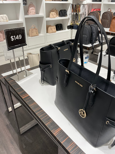 Fashion Accessories Store «Michael Kors», reviews and photos, 80 Premium Outlets Blvd Suite 323, Merrimack, NH 03054, USA