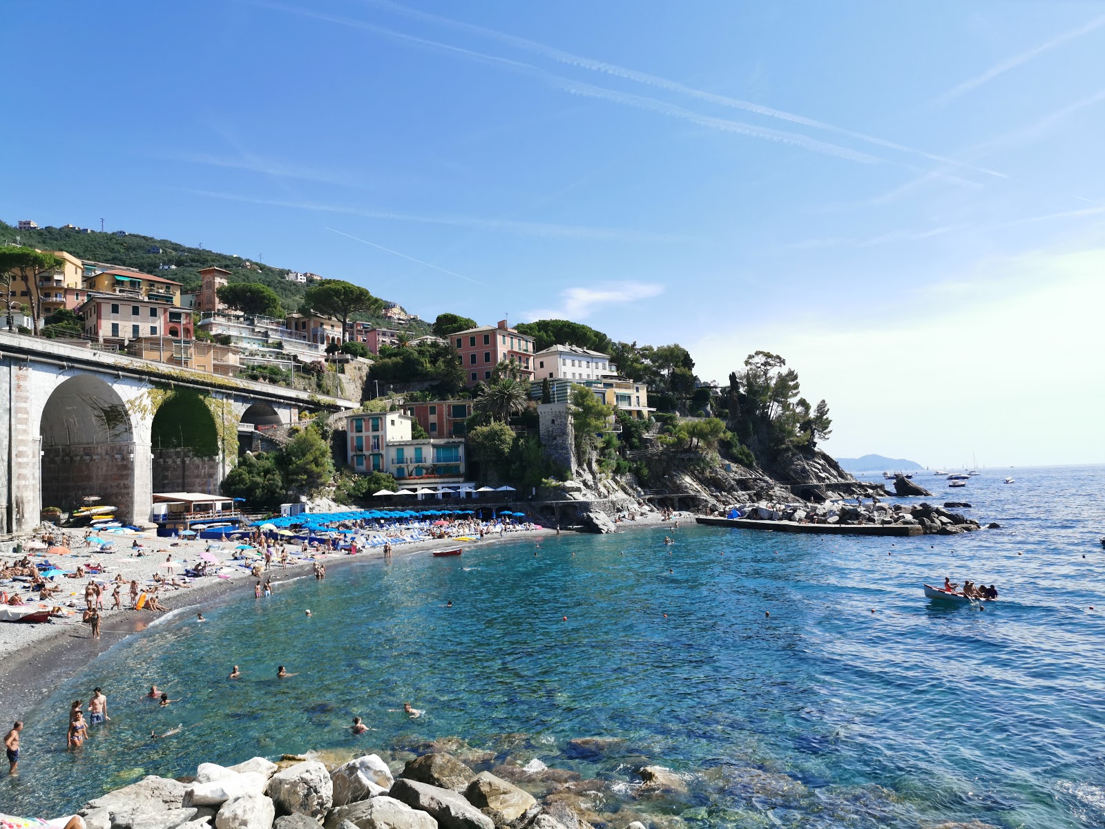 Fotografija Spiaggia di Zoagli z modra voda površino