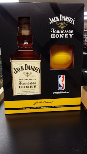 Liquor Store «Elyria Liquor & Beverage», reviews and photos, 1063 E Broad St, Elyria, OH 44035, USA