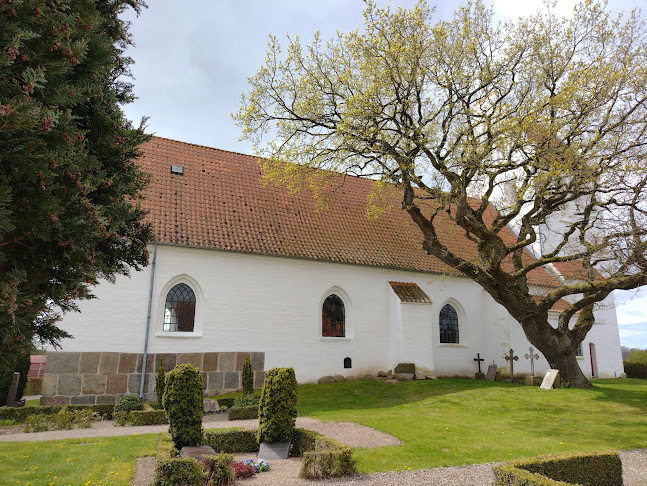 Kommentarer og anmeldelser af Sandholts Lyndelse Kirke