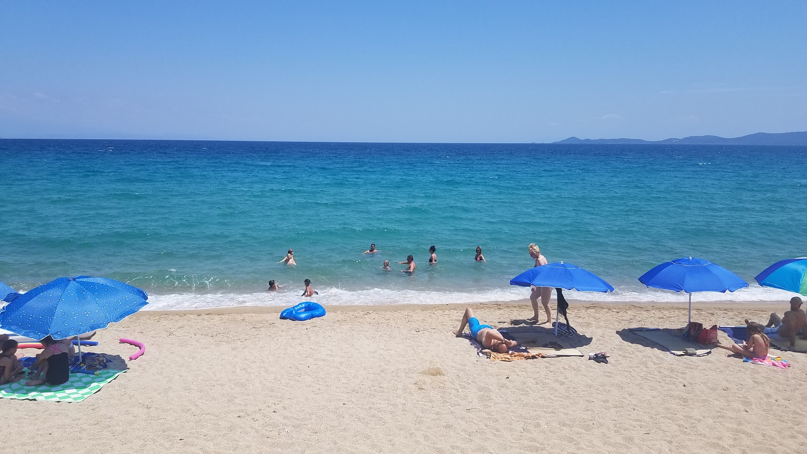 Foto de Lerissos Beach - lugar popular entre los conocedores del relax