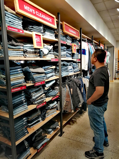 Shopping Mall «Birch Run Premium Outlets», reviews and photos, 12240 S Beyer Rd, Birch Run, MI 48415, USA