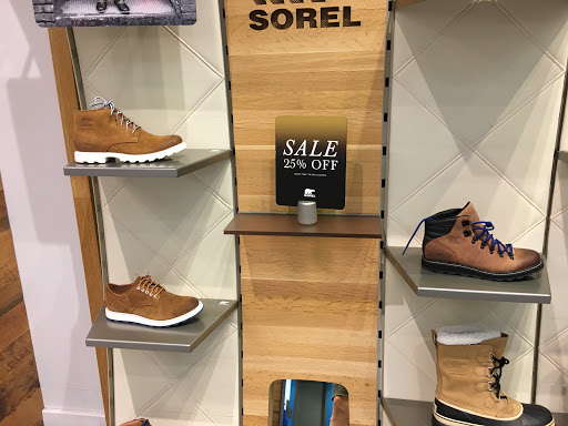 Sportswear Store «Columbia Sportswear», reviews and photos, 830 N Michigan Ave, Chicago, IL 60611, USA