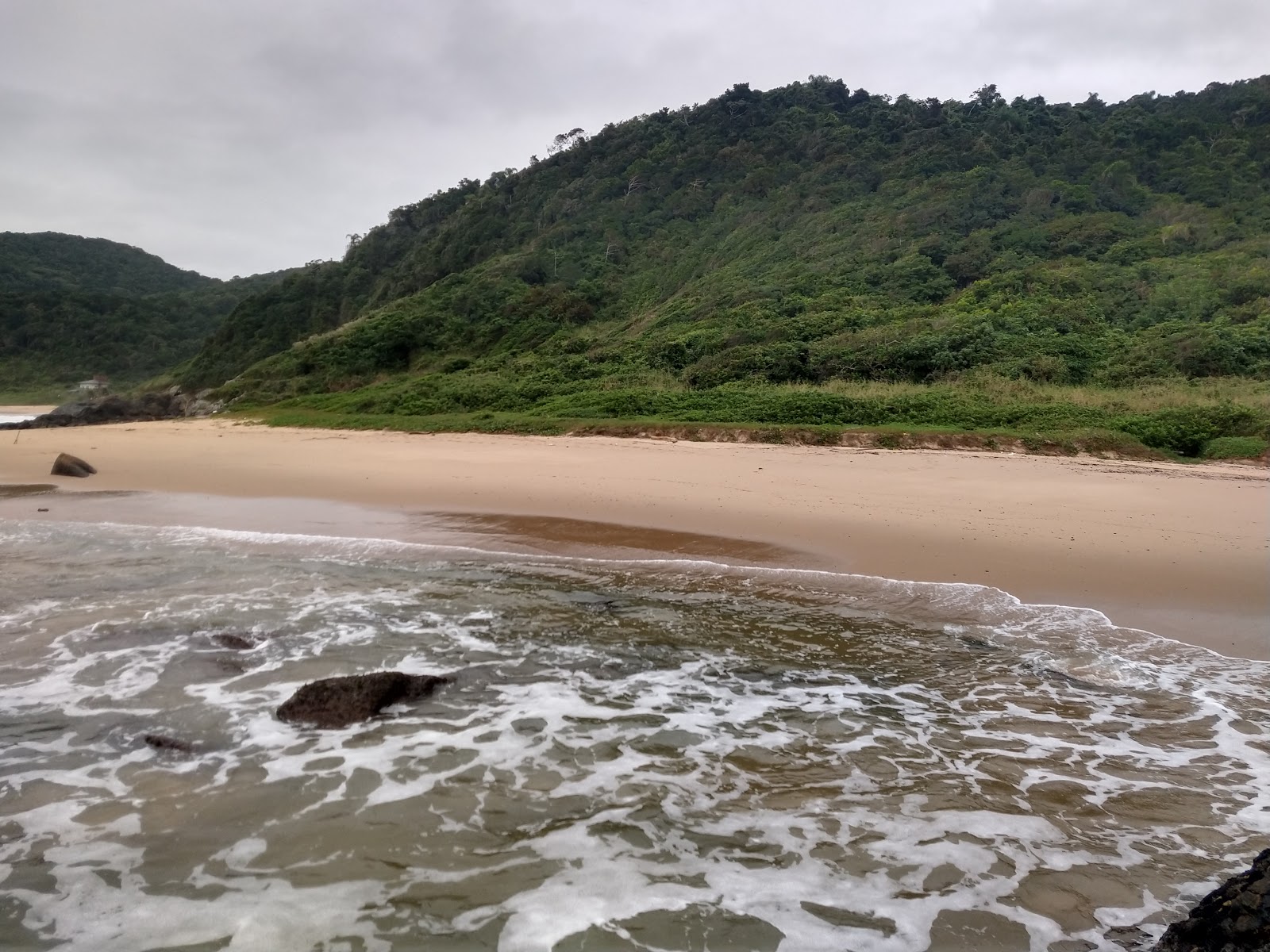 Foto van Monge Strand en de nederzetting