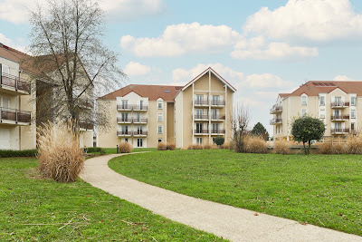 Zenitude Hôtel-Résidences - Roissy Village à Roissy-en-France
