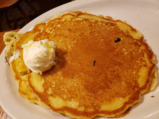 American Restaurant «Cracker Barrel Old Country Store», reviews and photos, 200 Cracker Barrel Dr, Clarksville, TN 37040, USA